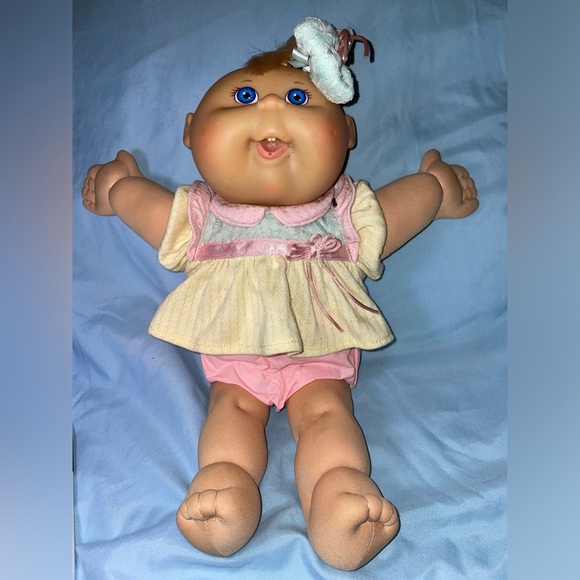 Full size Cabbage Patch baby Doll - Picture 1 of 7